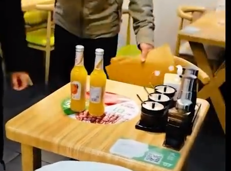 羊湯館擺2瓶過期果汁 被罰5萬(wàn) 
